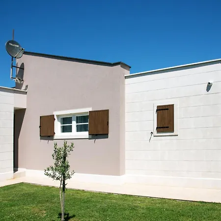 Villa Histria For 6 People Near Pula With Private Pool & Sea View *