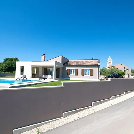 Villa Histria For 6 People Near Pula With Private Pool & Sea View