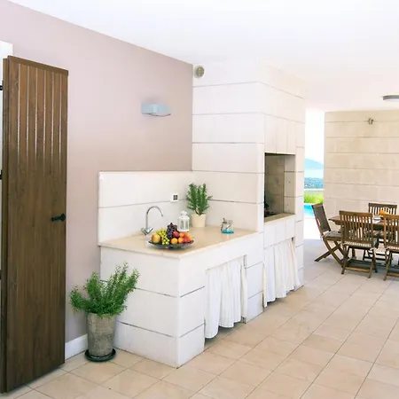 Histria For 6 People Near Pula With Private Pool & Sea View *