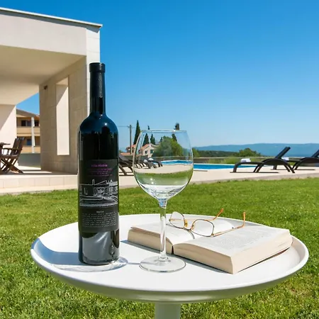 Villa Histria For 6 People Near Pula With Private Pool & Sea View Kavran