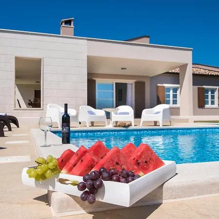 Histria For 6 People Near Pula With Private Pool & Sea View * Kavran