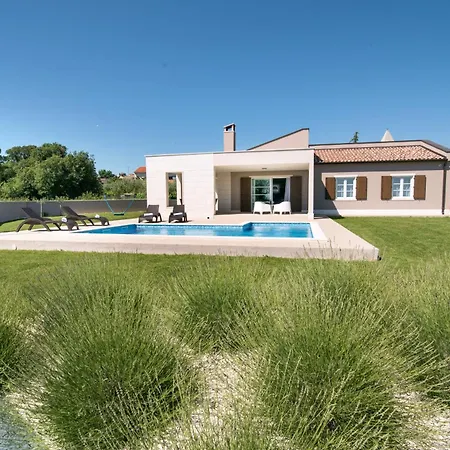 Histria For 6 People Near Pula With Private Pool & Sea View Villa *