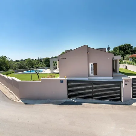 Villa Histria For 6 People Near Pula With Private Pool & Sea View